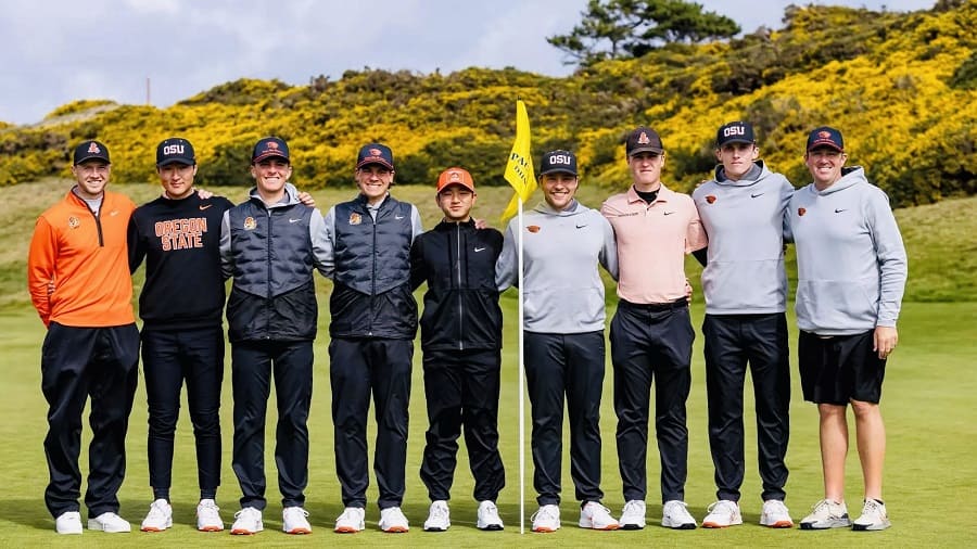 Nguyen Anh Minh (middle) and the Oregon State University golf team competed at the recent tournament. Photo: Oregon State University