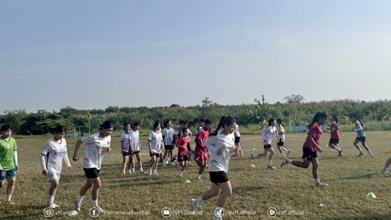 Đưa bóng đá nữ vào học đường là một trong những giải pháp để phát triển bóng đá nữ Việt Nam. Ảnh: VFF