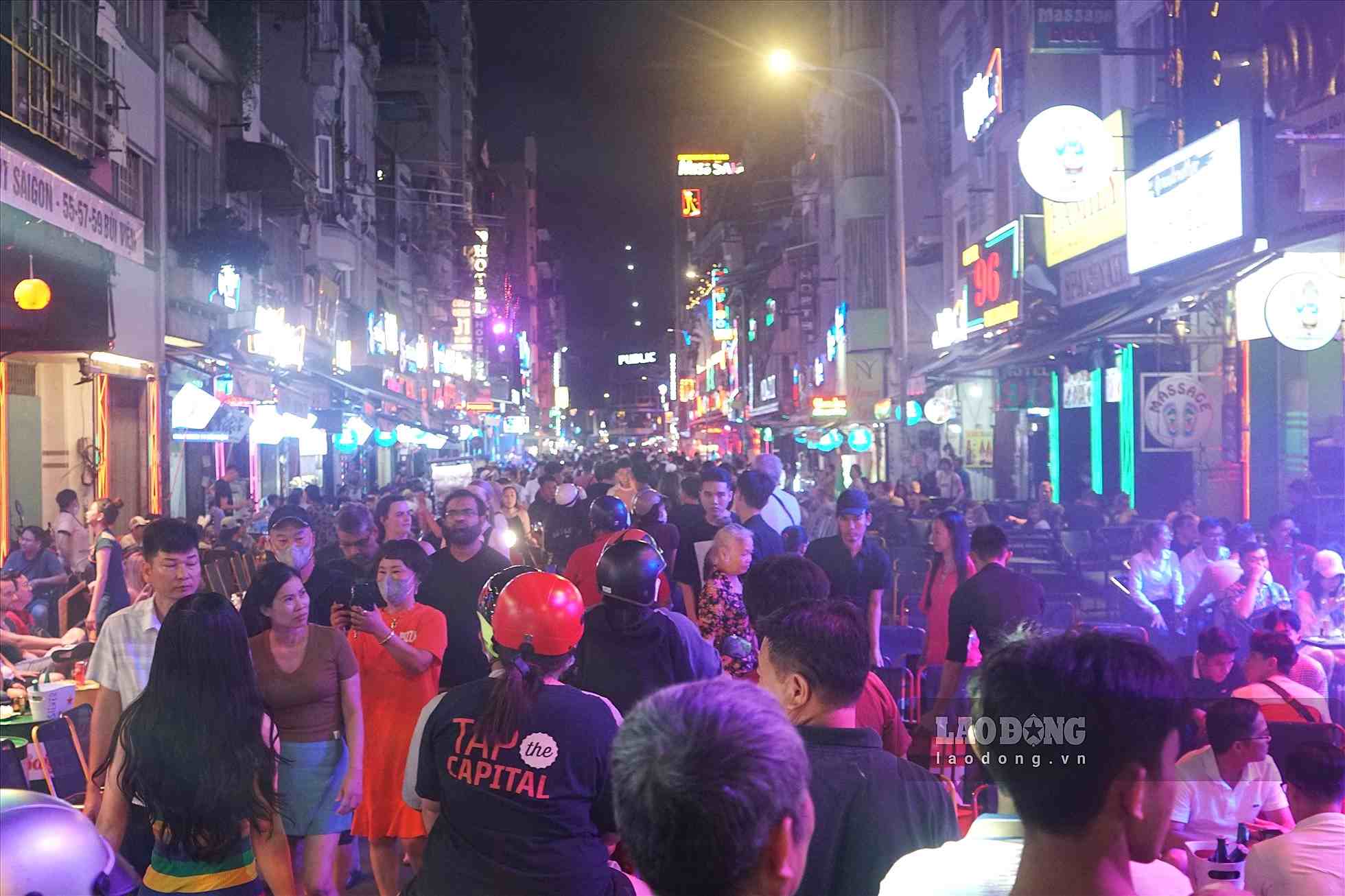 Bui Vien pedestrian street (HCMC). Photo: Thanh Chan
