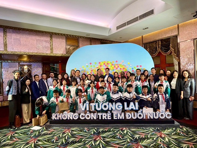 Các chuyên gia quốc tế và Việt Nam cùng cam kết phòng chống đuối nước. Ảnh: Đức Vân