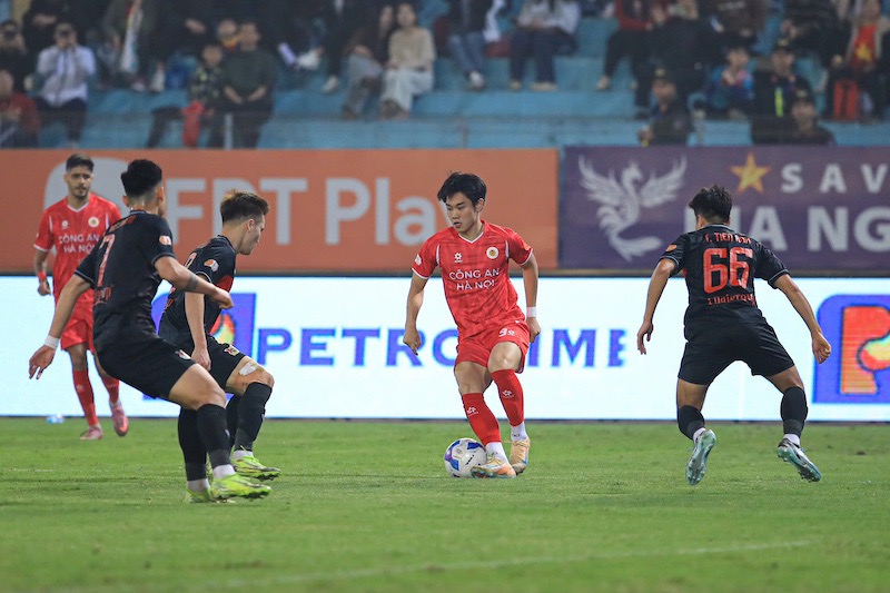 Ninh Binh FC vs Cong An Hanoi is the highlight match of round 16 of V.League. Photo: Minh Dan