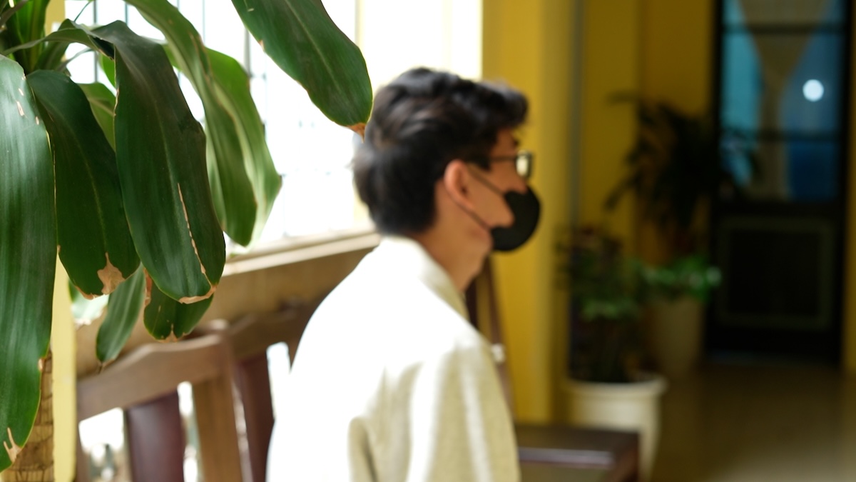 부모의 이혼으로 인한 충격을 극복하는 데 도움이 되는 방법