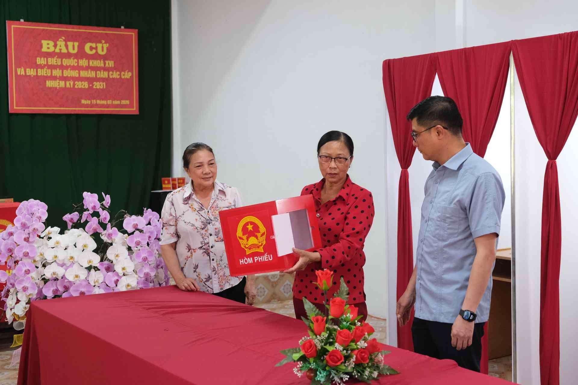 Ủy ban Bầu cử tỉnh Lâm Đồng kiểm tra công tác chuẩn bị bầu cử trên địa bàn tỉnh. Ảnh: Phúc Khánh 