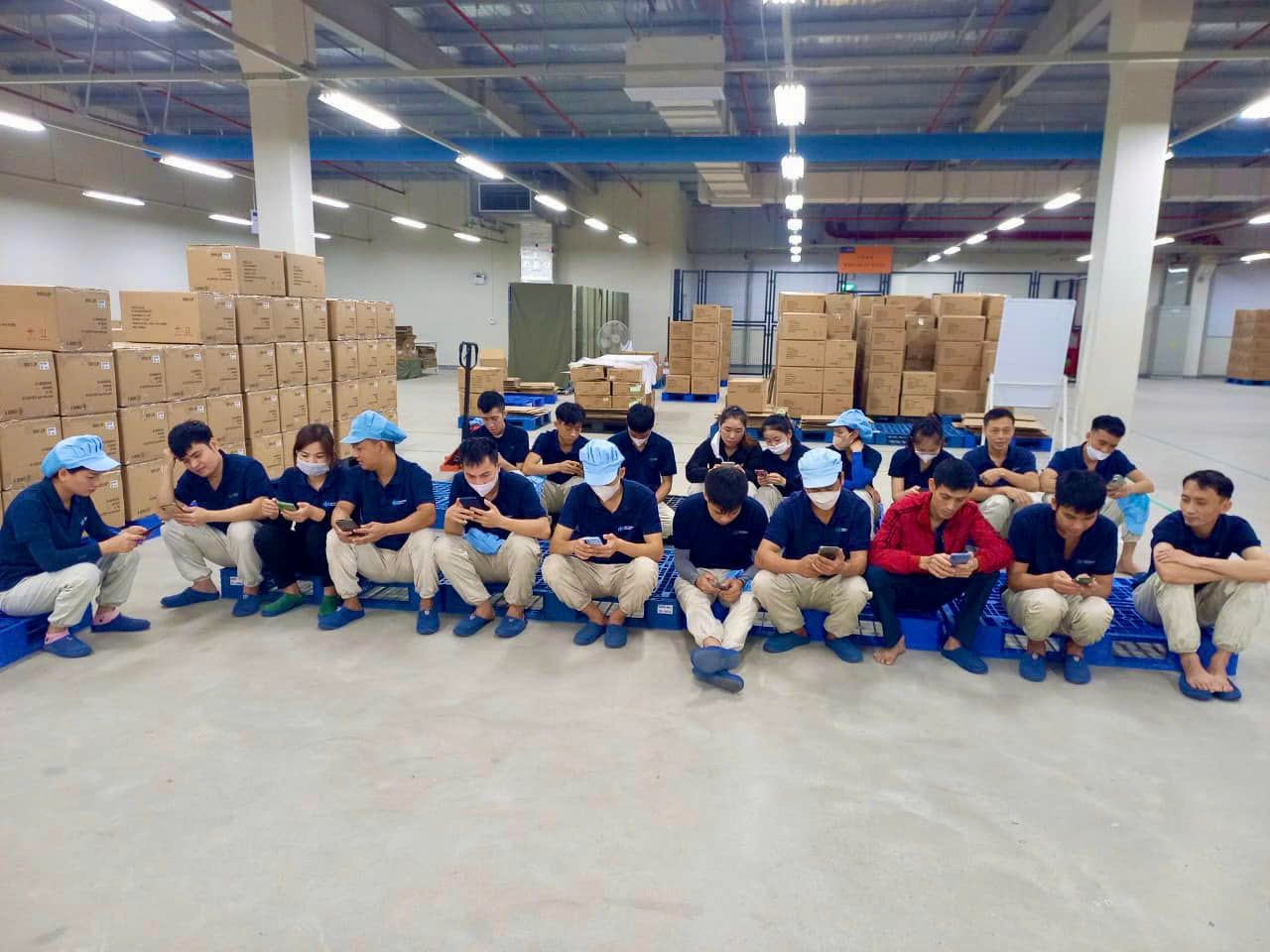 Union members and workers responded to the launch of the online contest to learn about the Resolution of the Provincial Party Congress and the Nghe An Provincial Trade Union for the XXth time. Photo: Nghe An Trade Union