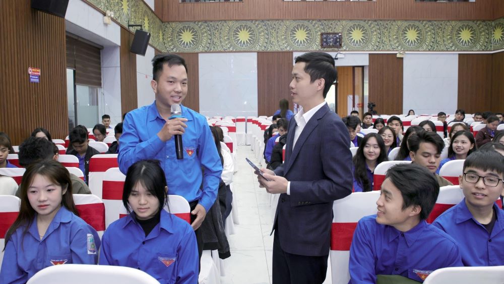 Más de 500 miembros de la unión y jóvenes participan en el programa "Juventud valiente - Confianza firme en las elecciones". Foto: Dai An