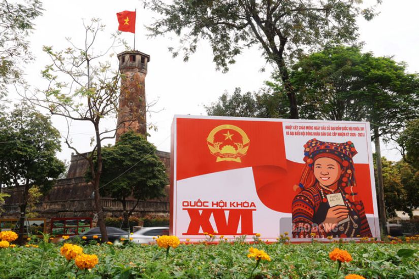 Hanoi is brilliantly decorated with flags and flowers, towards the all-people election day for National Assembly deputies of the 16th term and People's Council deputies at all levels for the 2026-2031 term. Photo: Duong Anh