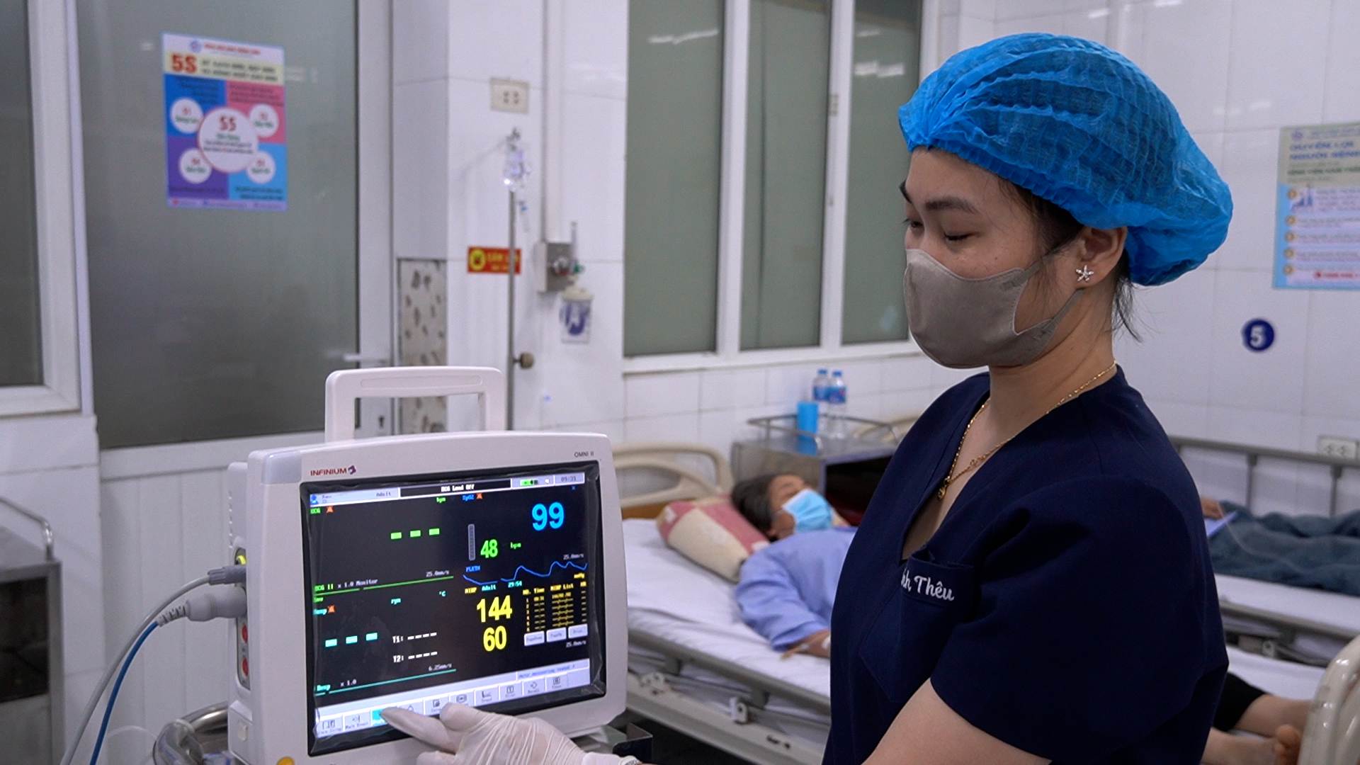 얼굴이 붉어지고 호흡 곤란이 동반되는 것은 고혈압, 심혈관 질환의 징후일 수 있습니다.