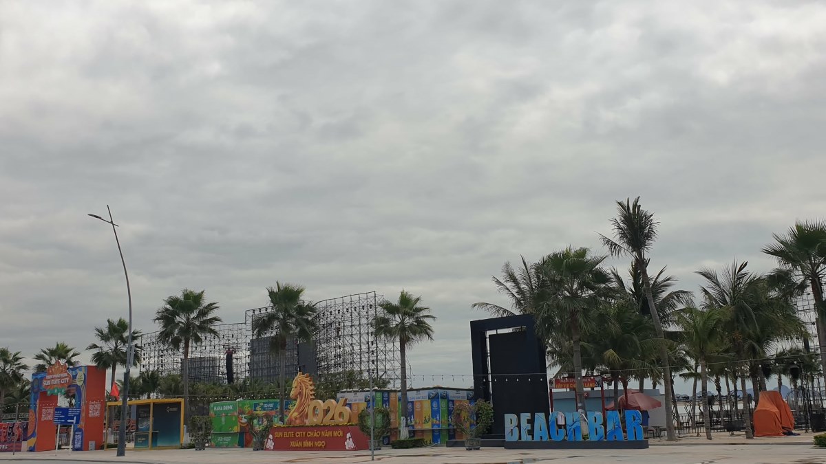 Khu vực 2 quán bar tại bãi biển Bãi Cháy, phường Bãi Cháy. Ảnh: Nguyễn Hùng
