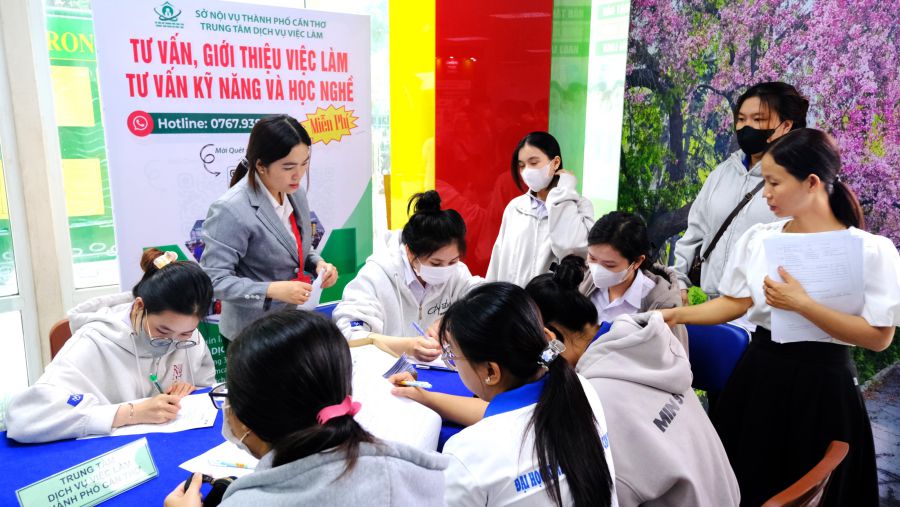 The job search demand of workers in Can Tho City in February 2026 tends to increase, with nearly 10,000 turns. Photo: Han Nghien