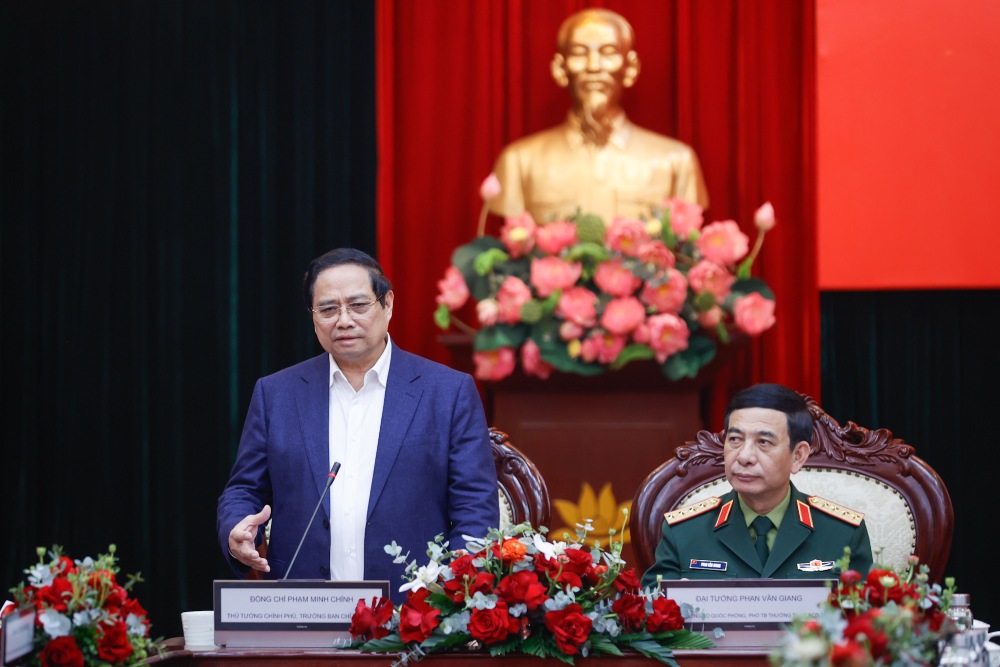 Le Premier ministre Phạm Minh Chính préside une réunion de travail sur le développement de l'industrie de la défense. Photo: Nhật Bắc