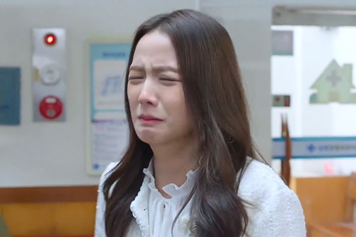 Cảnh khóc của Jisoo bị chế giễu. Ảnh: cắt từ video