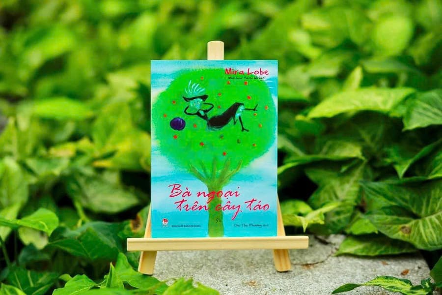Sách “Bà ngoại trên cây táo”