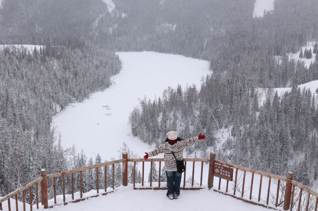 Moon Bay is one of the most famous scenic spots in Kanas region in Xinjiang, China. Photo: Catchy Foot