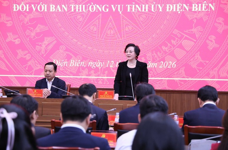 Conférence annonçant la décision d'inspection et de supervision en 2026 pour le Comité permanent du Comité provincial du Parti de Điện Biên. Photo: Thu Giang/VGP