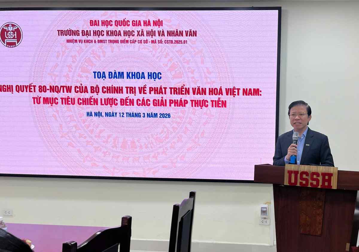 GS.TS Hoàng Anh Tuấn - Hiệu trưởng Trường Đại học Khoa học Xã hội và Nhân văn phát biểu tại tọa đàm. Ảnh: Chí Long