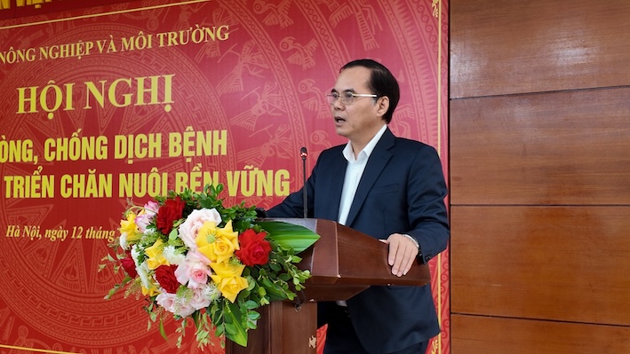 Ông Phạm Kim Đăng - Phó Cục trưởng Cục Chăn nuôi và Thú y đã báo cáo về thực trạng chăn nuôi tại Việt Nam những năm qua. Ảnh: Mai Khôi. 