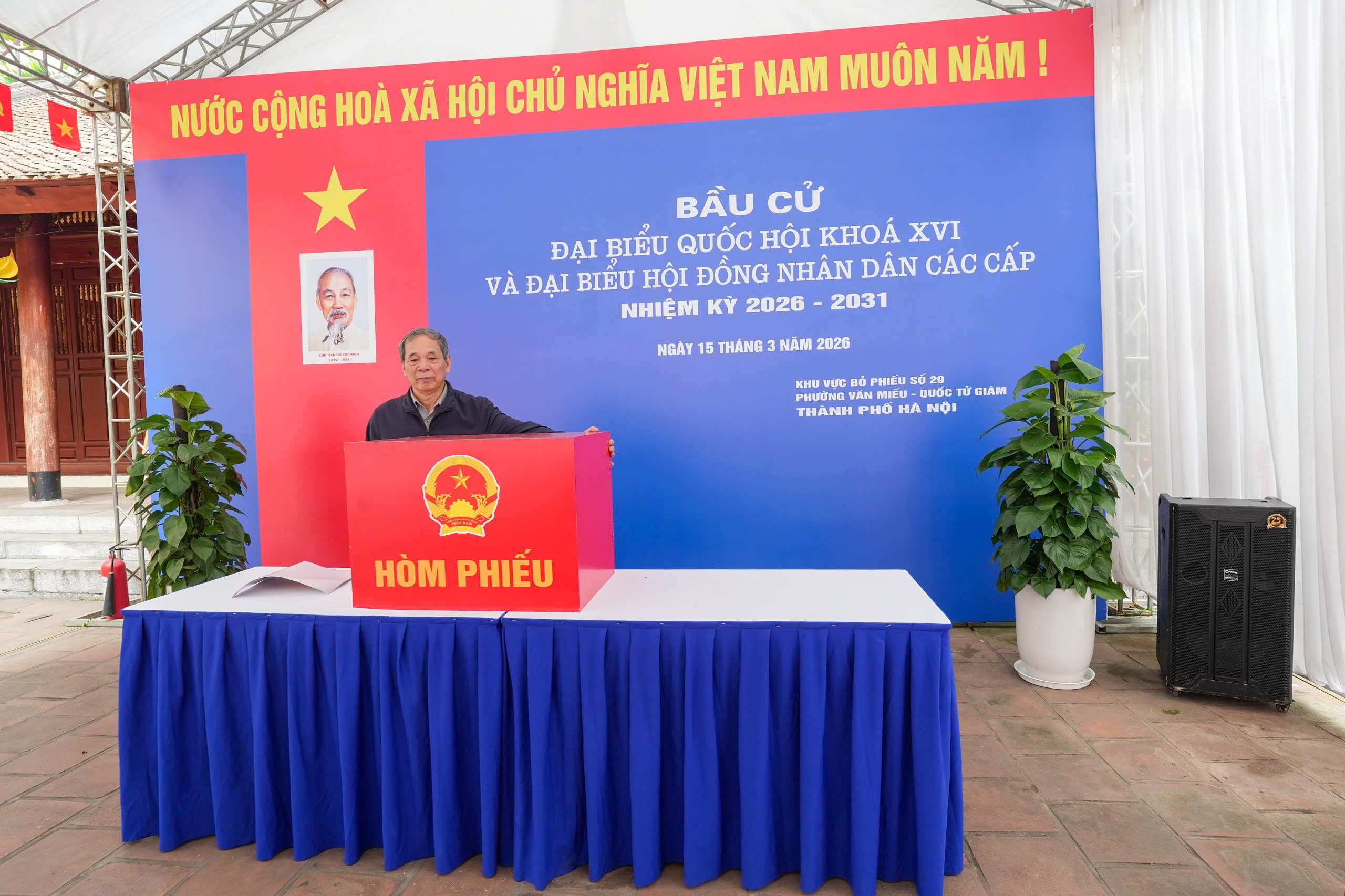 Ngày hội non sông. 