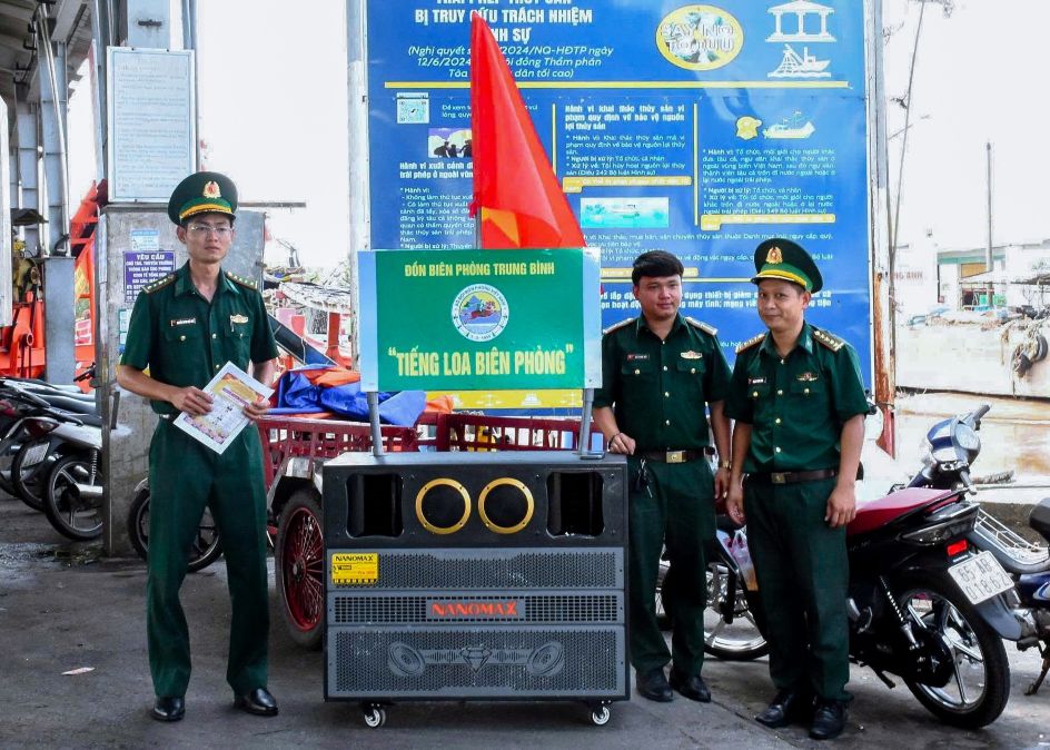 Đồn Biên phòng Trung Bình, BĐBP thành phố Cần Thơ phát huy hiệu quả mô hình “Tiếng loa Biên phòng” trong tuyên truyền bầu cử. Ảnh: Văn Long