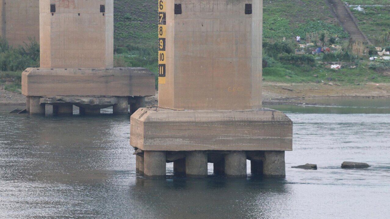 Hoa Binh Lake recorded a water level of 113.97 m, lower than the normal water level of 117 m. Photo: Minh Nguyen