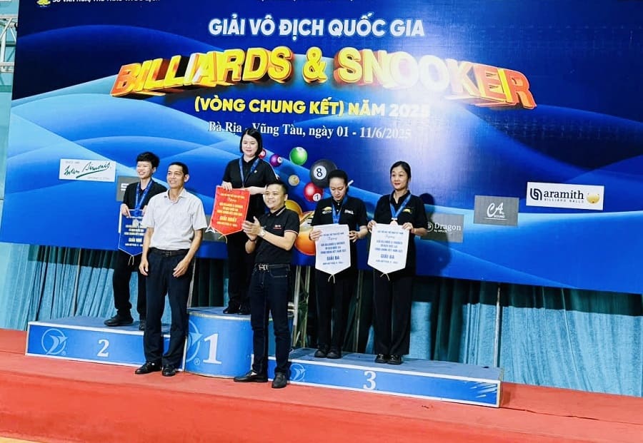 Les joueurs de billard vietnamiens continueront à concourir professionnellement au championnat national de billard des clubs 2026 comme cela s'est produit l'année dernière. Photo: Hoài Việt