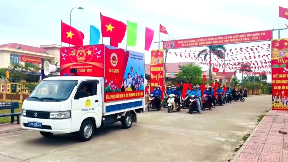 Propaganda for elections in sea areas has been promoted, helping fishermen understand the voting time, proactively arrange sea trips, and ensure the implementation of citizen rights. Photo: Thanh Trung