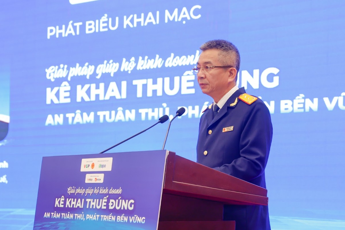 Director of the Tax Department Mai Xuan Thanh emphasized some key messages and commitments of tax authorities when switching from fixed tax to declaration for business households. Photo: Pham Dong