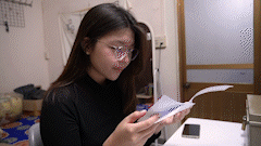 하노이 젊은 유권자들이 처음으로 투표에 참여하게 되어 자랑스러워합니다.