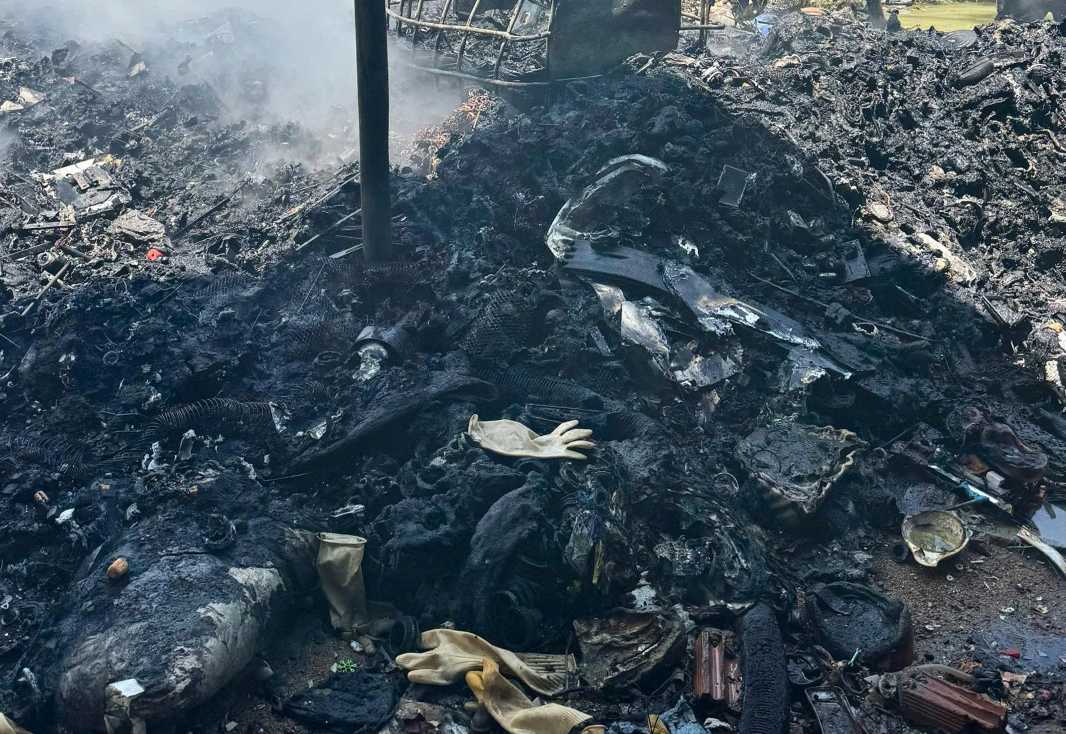 The fire caused many sorted scraps to be completely burned down. Photo: Khanh Hoa