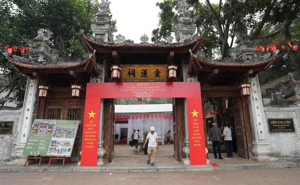 Los colegios electorales en el distrito de Van Mieu - Quoc Tu Giam están listos para el festival del país.