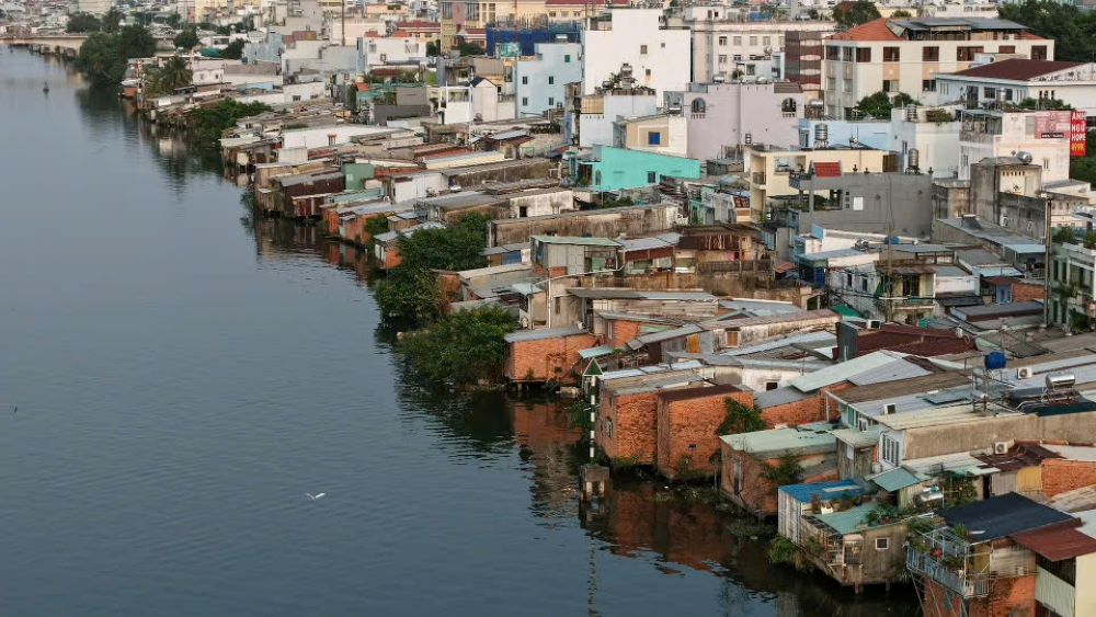People along canals and ditches in Ho Chi Minh City vent worries about low compensation