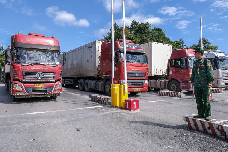 Import and export through Lang Son border gate increased sharply from the beginning of the year with more than 106,000 vehicles cleared. Photo: Khanh Linh