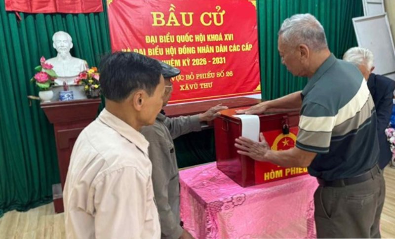The work of the Election Team is to regularly notify and guide voters to properly implement election regulations. Photo: Vu Thu