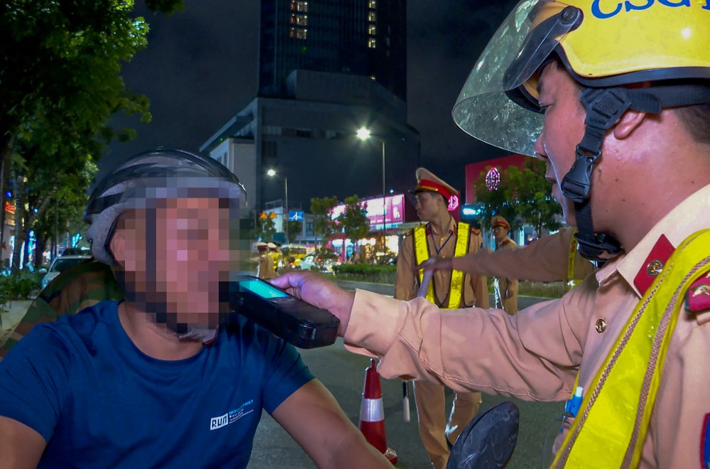 Hue City Traffic Police force organizes inspections and handles cases of alcohol concentration violations. Photo: Quang An