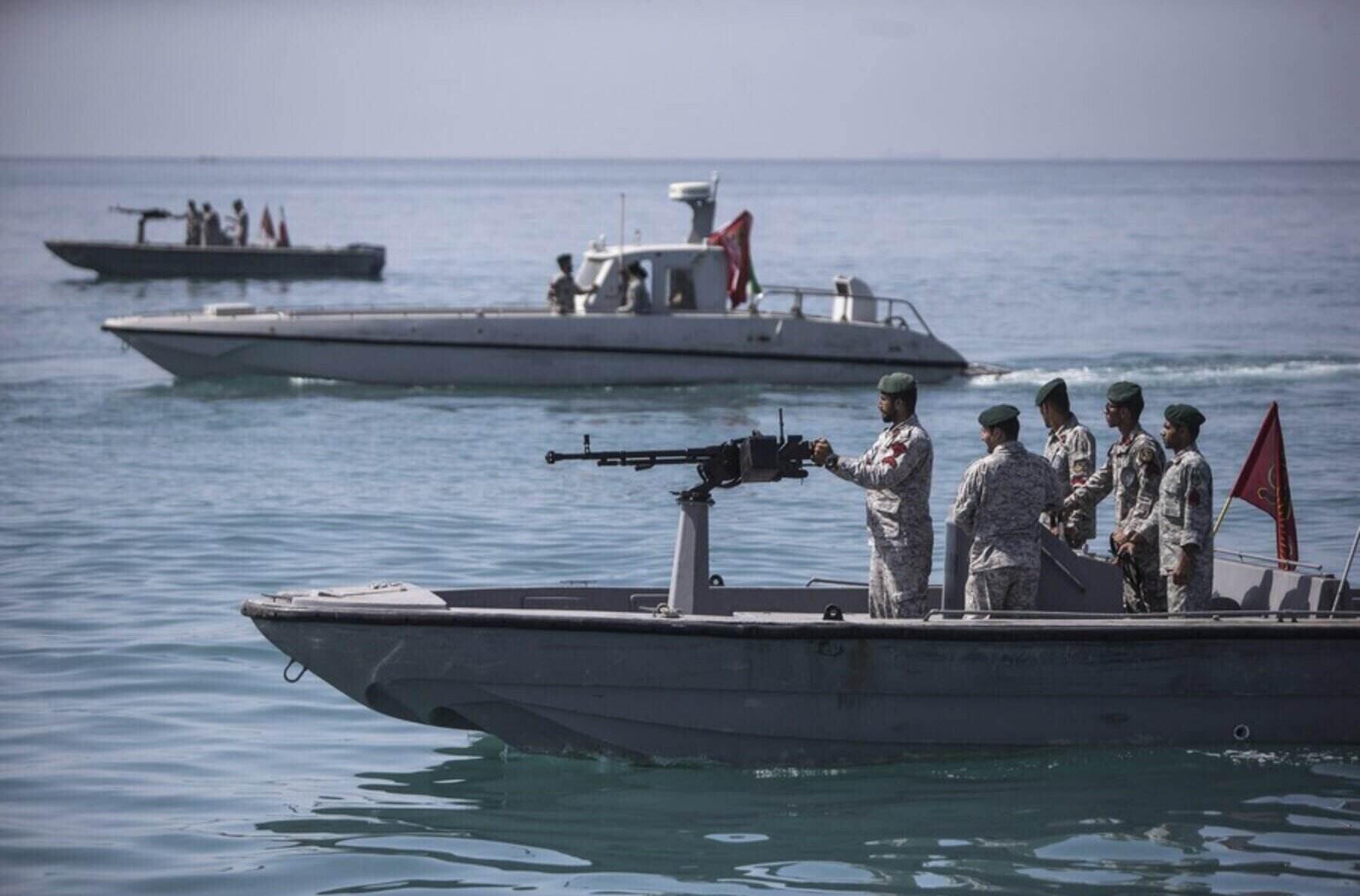 호르무즈 해협을 순찰하는 이란 군인. 사진: 신화통신