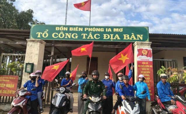 Youth unions and Border Guards at border posts launch campaigns, propaganda, and mobilization for the country's festival. Photo: Thanh Tuan