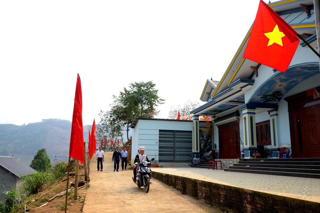 A Mú Sung est une commune frontalière, où se trouve la borne 92, le mât de drapeau de Lũng Pô, le premier point où le fleuve Rouge a traversé le Vietnam. Photo: Quốc Hồng