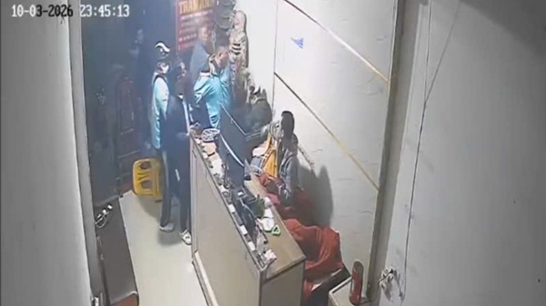 Công an vào cuộc vụ tài xế taxi công nghệ bị tố đánh người trên đường Phạm Văn Đồng. Ảnh cắt từ clip anh Phương cung cấp