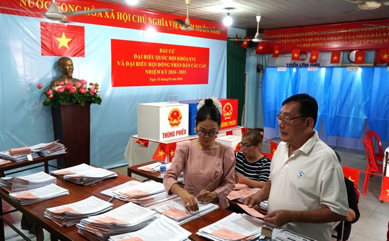 What should voters pay attention to when changing voting locations