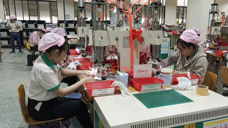 Vinh Long Provincial Trade Union strengthens representative activities to protect workers. Photo: Hoang Loc