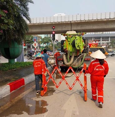 Hà Nội kiểm tra, tổng vệ sinh hạ tầng giao thông trước ngày bầu cử. Ảnh: Minh Hạnh