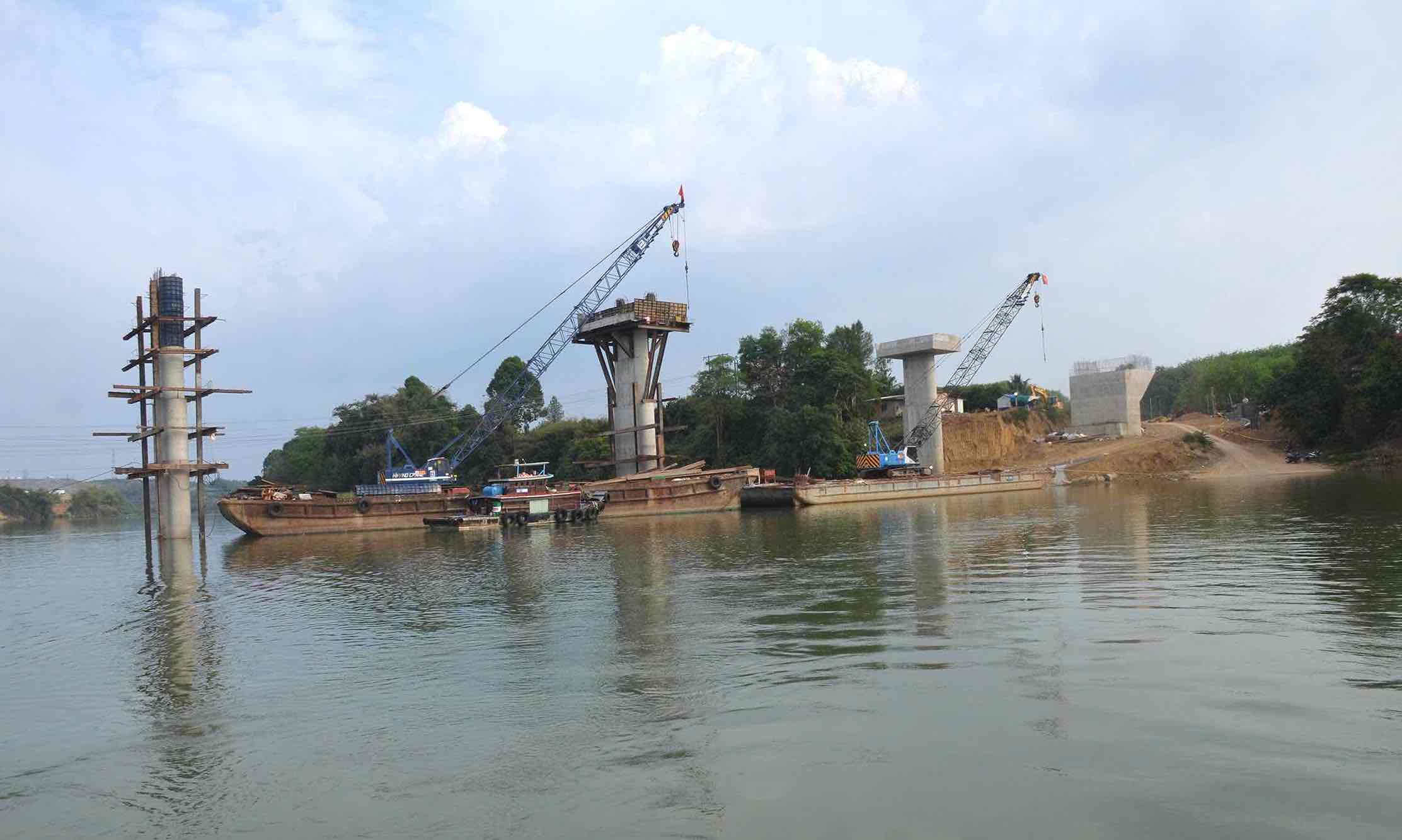 Hieu Liem bridge item will be connected and technically opened to traffic on the 30th. 4. Photo: HAC