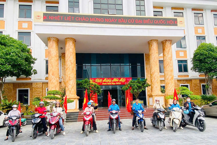 Dien Bien Phu Ward Trade Union mobile propaganda about election day. Photo: Dien Bien Trade Union