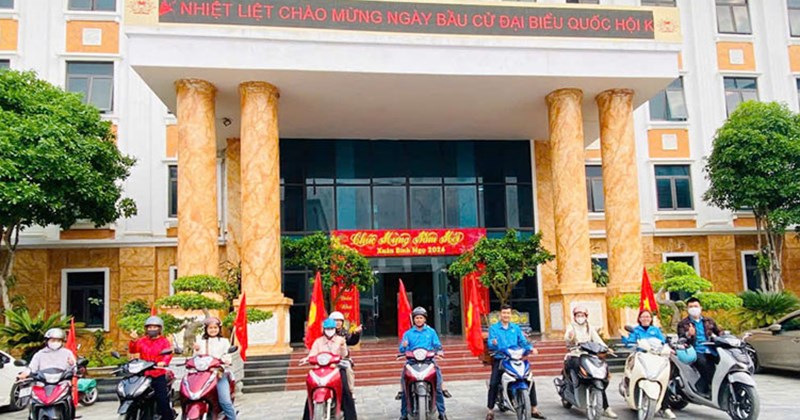 Công đoàn Điện Biên tuyên truyền lưu động về ngày bầu cử