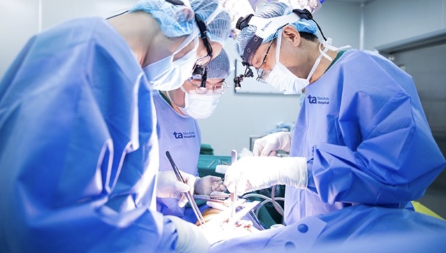 Patient with fungus eating the entire left lung was successfully operated on and post-operatively cared for by doctors. Photo: BVCC