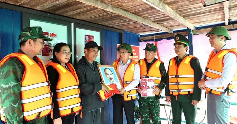 Vân Đồn: Tuyên truyền bầu cử đến ngư dân và công đoàn ngành thủy sản