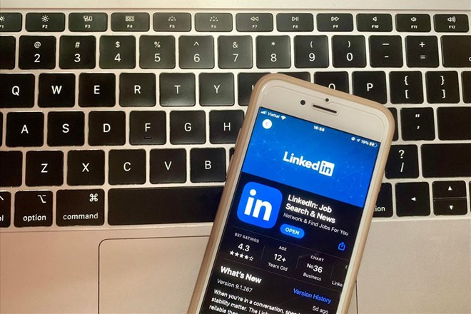LinkedIn deploys new AI algorithm to filter content professionally. Photo: Diem Quynh
