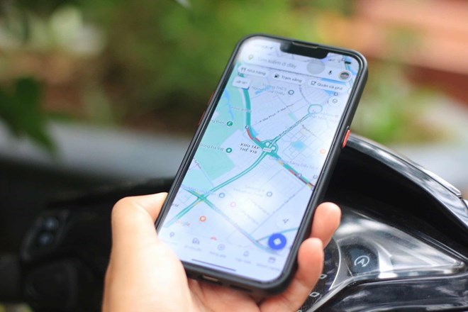 Google Maps has a new AI assistant to help answer all information about locations. Photo: Khanh An