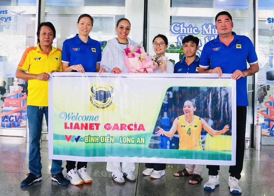 Foreign players of VTV Binh Dien Long An volleyball team arrived in Vietnam on the 12th. 3. Photo: VTVBDLA
