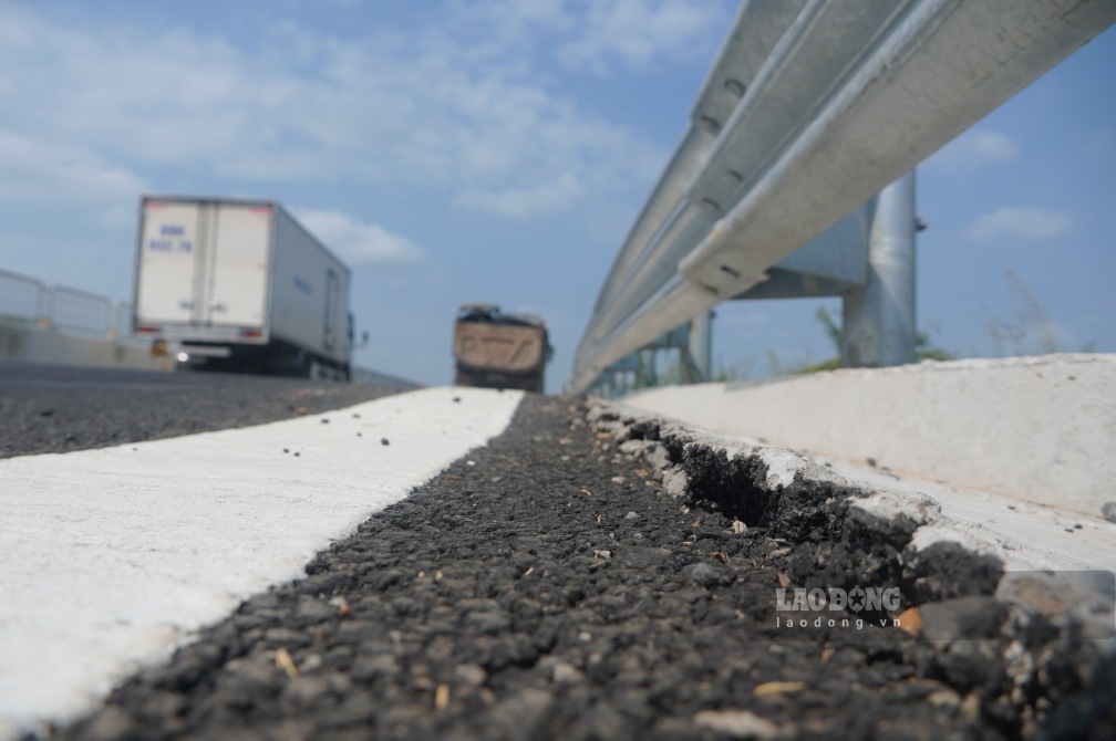 Vị trí sụp lún tại cầu 78. Ảnh: Tạ Quang