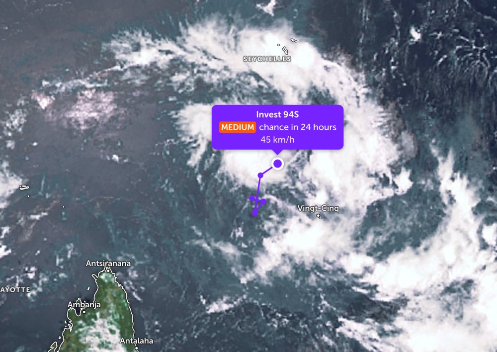 Áp thấp đi đường vòng trên biển Ấn Độ Dương. Ảnh: JTWC